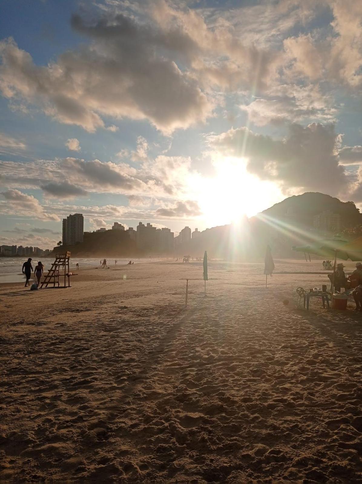 Apartamento Com Estacionamento, Wi-Fi, Ar Condicionado A 300 Metros Da Praia Da Enseada No Guaruja. ภายนอก รูปภาพ